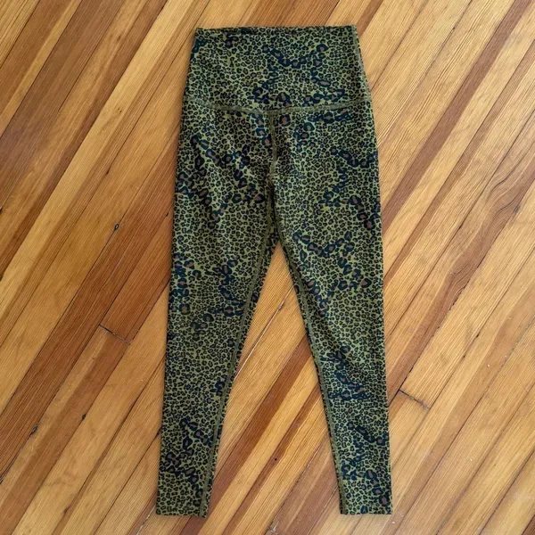 Beyond Yoga Spacedye Midi Leggings NWOT in Bronze Star Animal Print Size S - Image 2