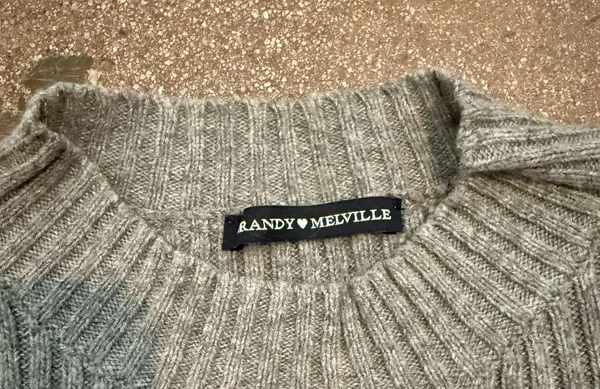Brandy Melville Gray Cropped Sweater - Image 3
