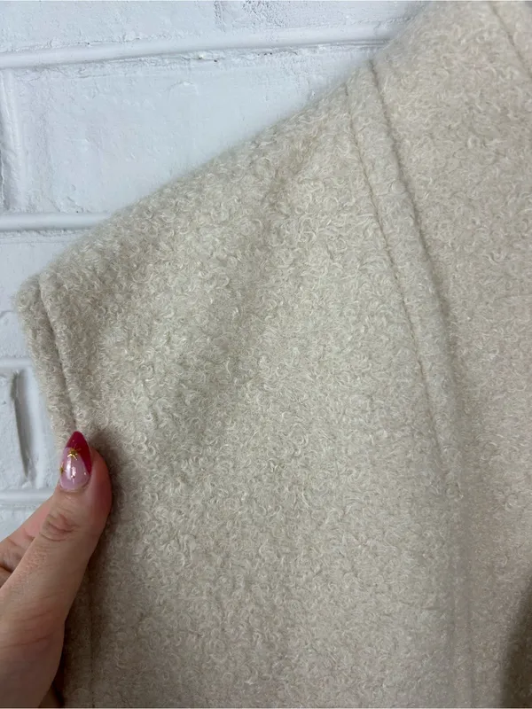 Amazon Cream Light Sherpa Boucle Knit Vest Size L - Image 6