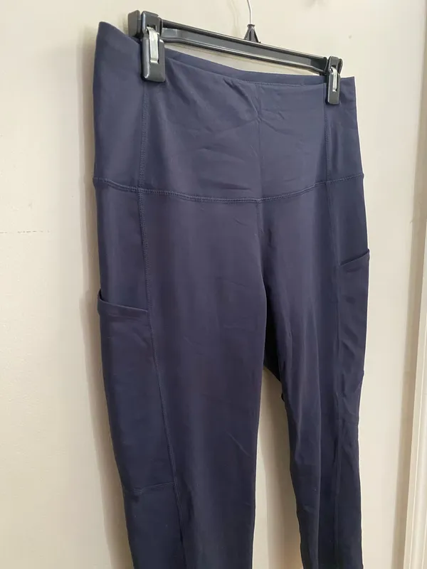 Women's High-Waist Capri Leggings in Deep Navy - Image 3