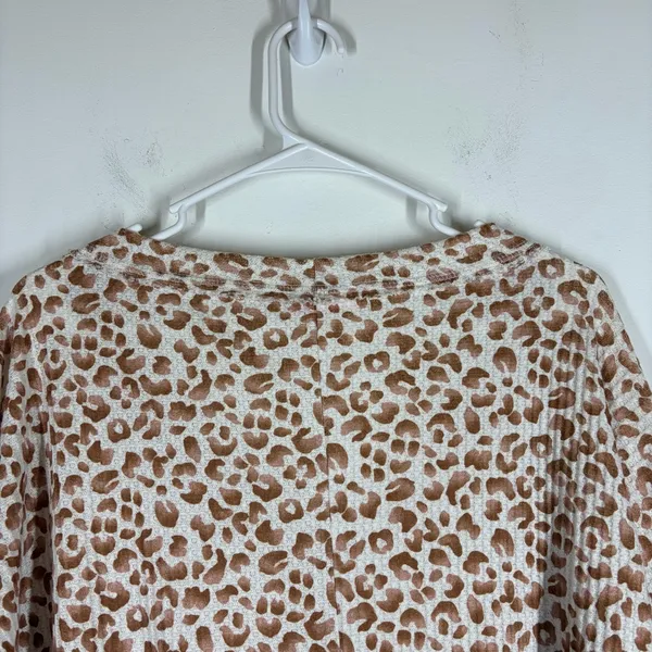 Pink Lily Leopard Waffle Knit Top Size Medium - Image 4