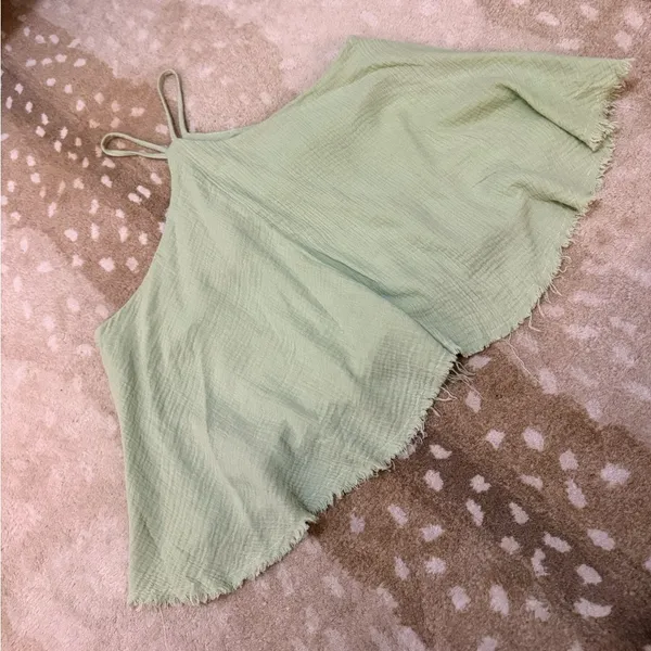 How very loved BNWOT lime green flowy halter tank blouse women’s size large - Image 4