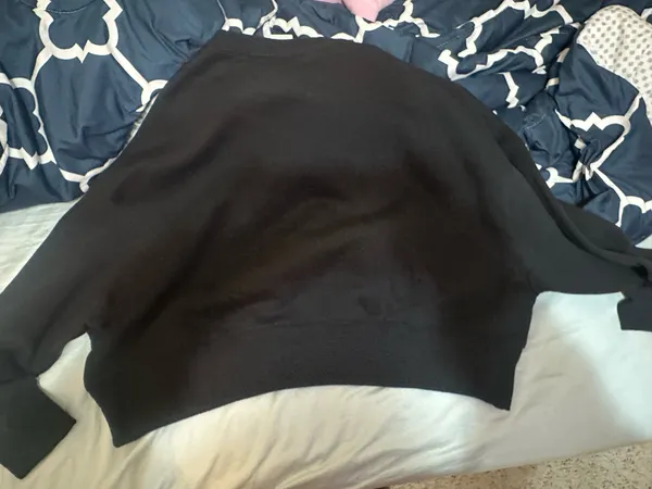 Cropped Nike Sweatshirt Women’s Medium - Image 4