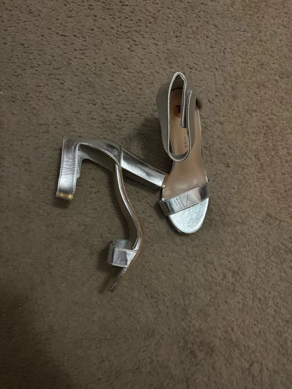 Silver party pumps Size 7.5 - Image 6