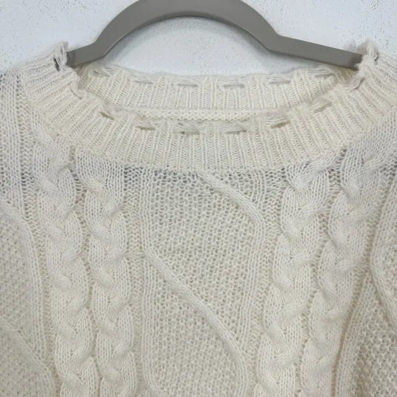 Le Lis Collection Cozy Soft Cream Cable Knit Sweater Medium Pullover‎ - Image 8