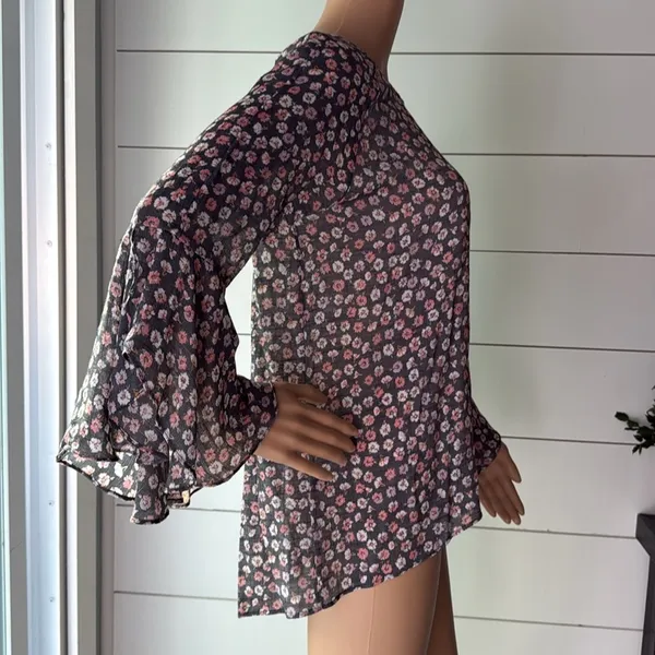 LC Lauren Conrad Ruffle Sleeve Split-Back Top Sz M - Image 6