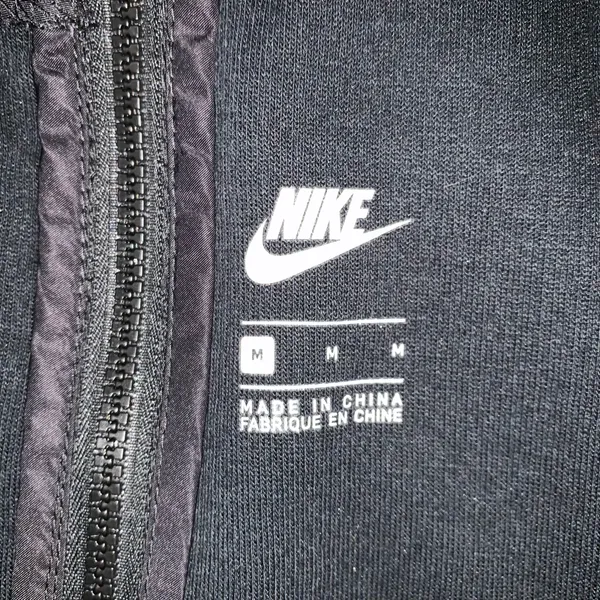 Nike Sportswear Tech Heat Gear Women's Top Black medium - Image 3