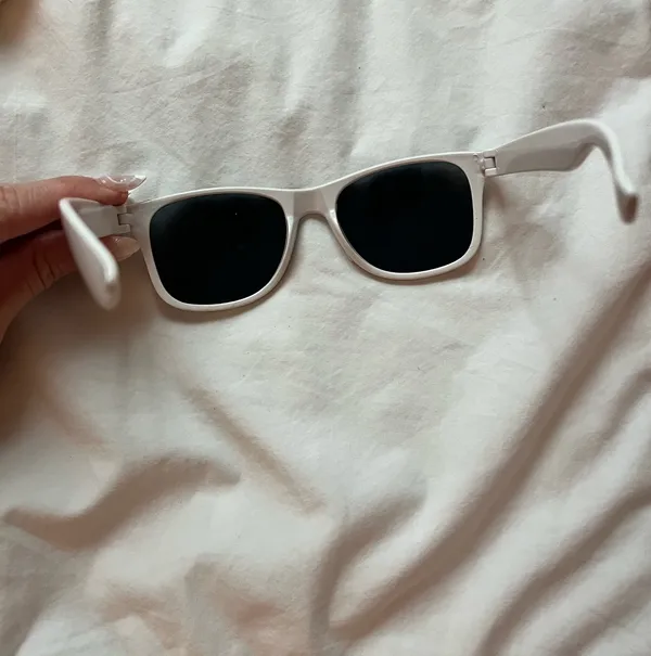 White sunglasses - Image 3