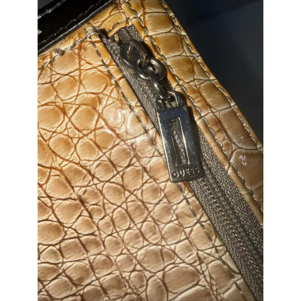Vintage Guess Tan‎ & White Embossed Leather trifold wallet - Image 7