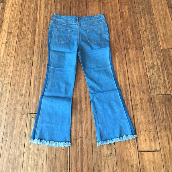 Light Wash Cropped Flare Jeans Raw Frayed Hem Button Fly Denim Size 31 - Image 6