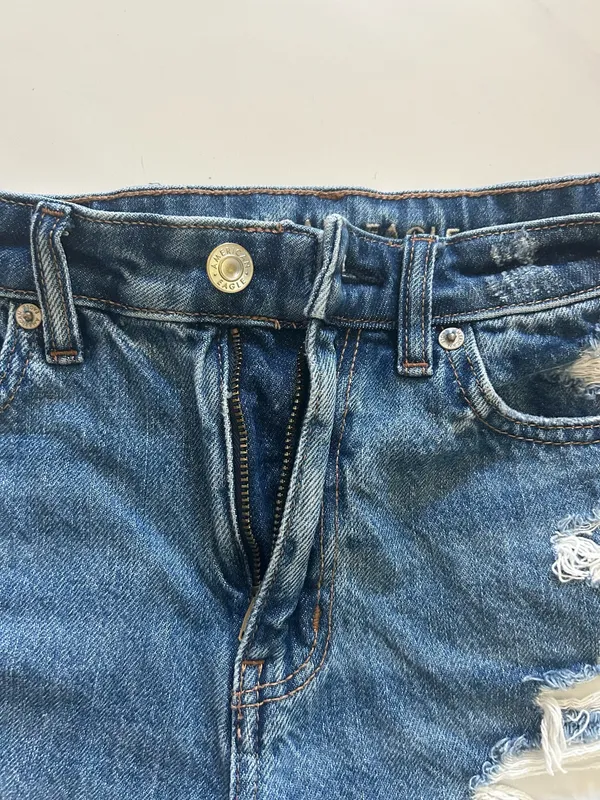 Women’s American Eagle Blue Denim High-Rise Ripped Mom Short - 00 - Image 3