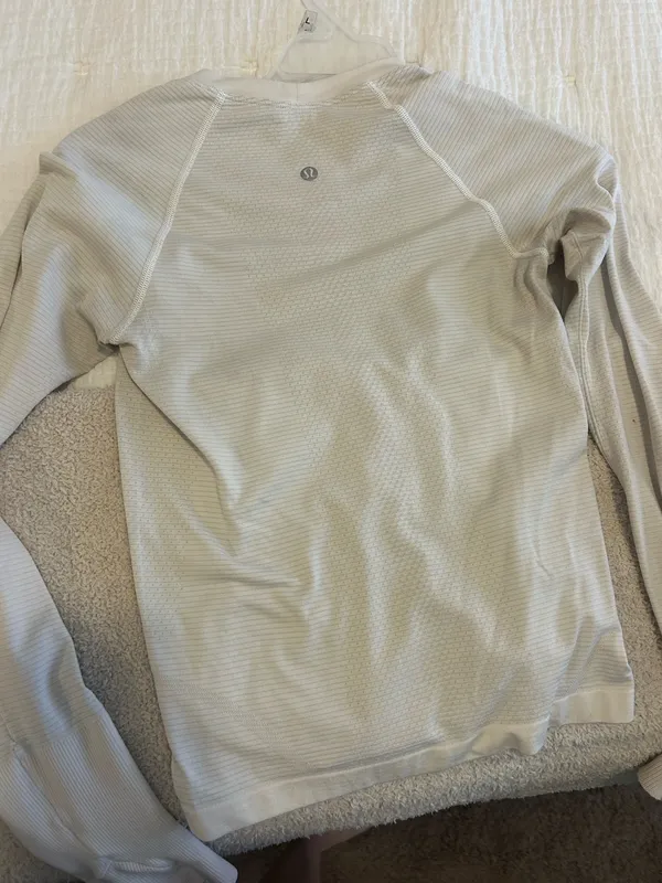 Lululemon white long sleeve swiftly tech shirt size 2 - Image 3