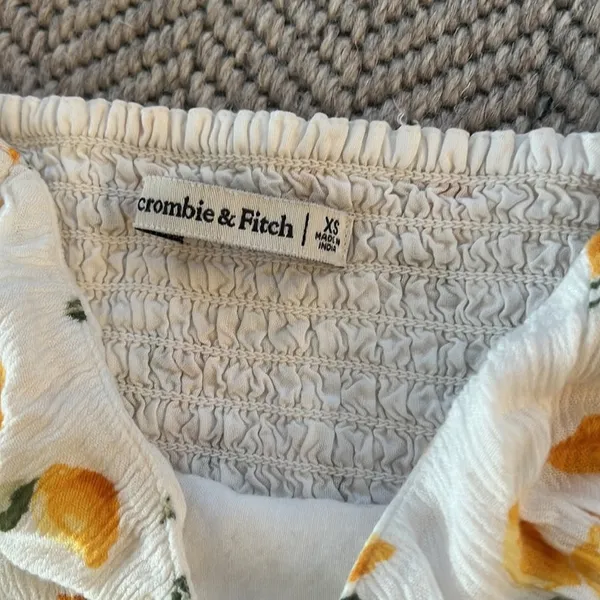 Abercrombie 🍋 crop top - Image 4