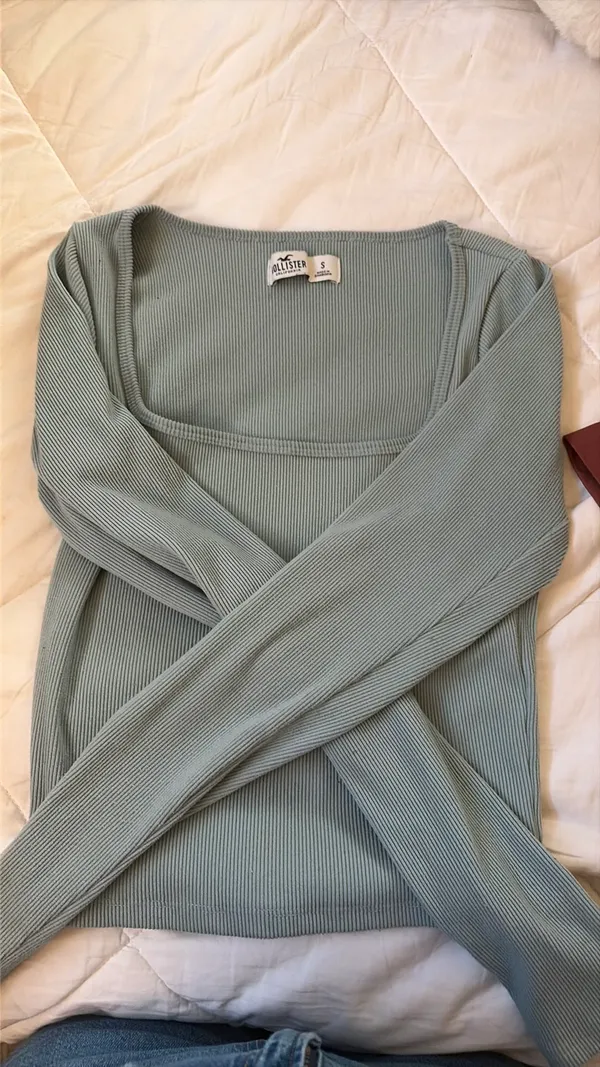 Hollister Ribbed Long Sleeve Crop Top - Image 2