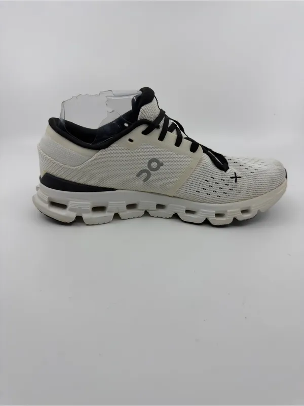 On Cloud X 4 sneakers in ivory and black colorway SZ 7.5 - Image 5