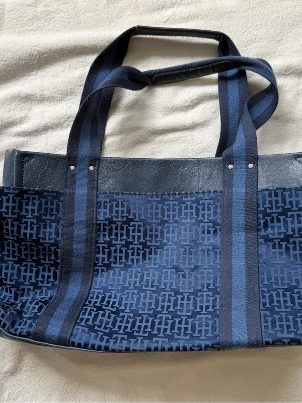 Tommy Hilfiger Navy and Midnight Blue Jacquard Logo Tote - Image 2