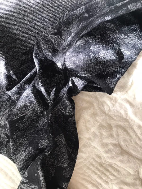 Gymshark Black Camo Seamless Leggings And Sports Bra - Image 4