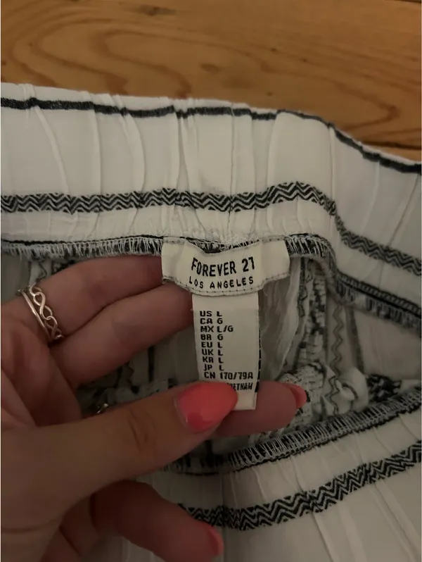 Forever 21 Cropped Pants - Image 3