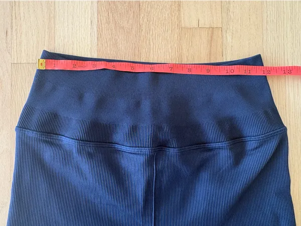 Alo Yoga Navy Seamless Ribbed Set - Image 4