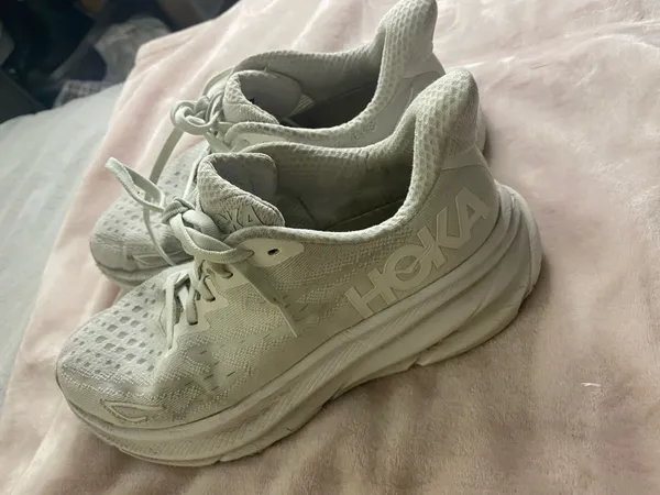 Hoka One One Clifton 9 Women's Running Shoes Size 8 - Image 4