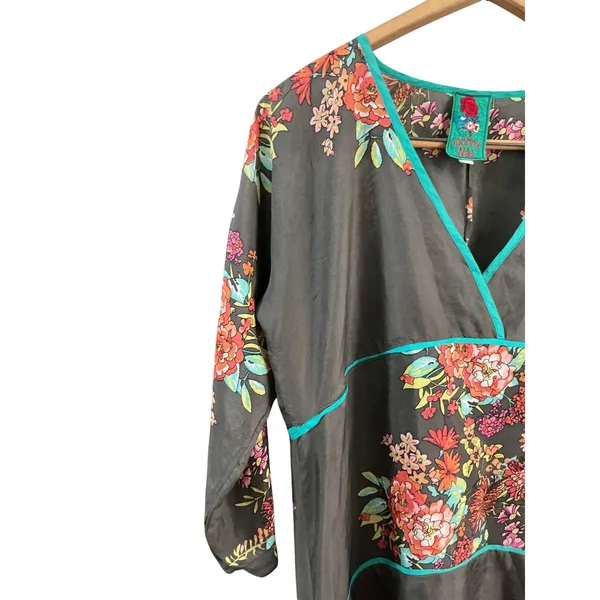 Johnny Was‎ Silk Floral High Low Tunic Top Grey Teal V-Neck 3/4 Sleeve Size M - Image 4