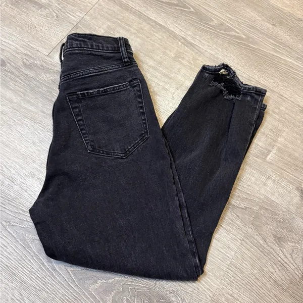 •Abercrombie & Fitch• Ultra High Rise Ankle Straight Jeans - Image 4