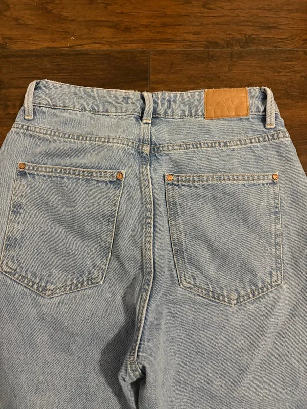 ZARA High-Waisted Jeans Straight Leg - Image 4