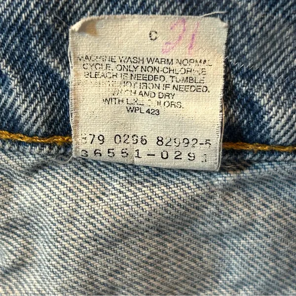90’s Vintage Levi’s 551 Denim Shorts | Made in USA | Unisex -VTG Size-14/ (33”) - Image 11