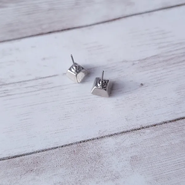 Vintage Stud Earrings Diamond Shape/Square Shape Silver Tone - Image 4