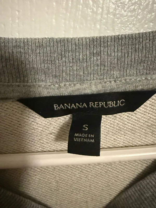 Banana Republic Gray Crewneck Pullover Sweatshirt Size Small - Image 2