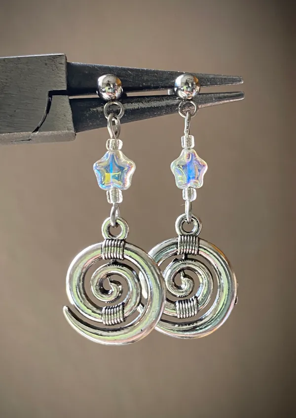 Handmade beautiful quality Czech glass star beads & swirl/spiral stainless steel dangle earrings🌀💚⭐️ - Image 3