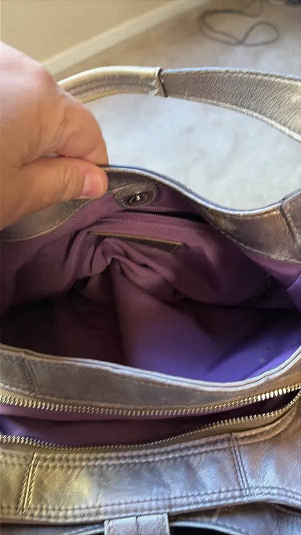 2011 Coach SoHo Lynn Hobo Bag.  - Image 4