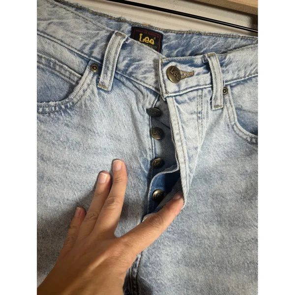 Lee Mid-Rise Slouch Bermuda Denim Shorts Light Wash Raw Hem Button Fly 24 - Image 6