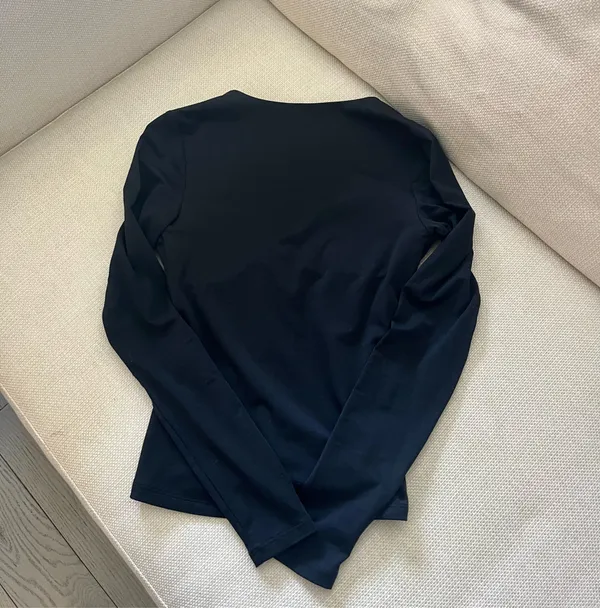 Abercrombie & Fitch Bra-Free Black Twist-Front Long Sleeve Cutout Top - Image 6