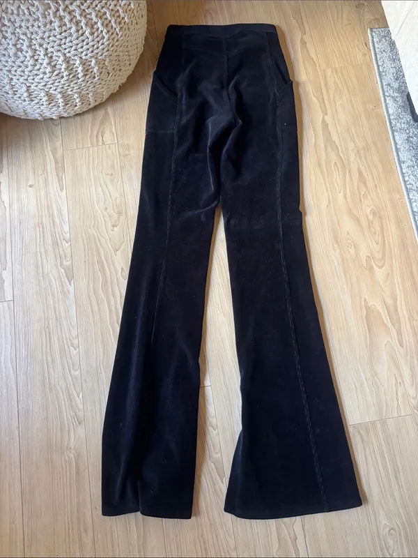 ALO Yoga Black Flared Leggings - Image 3