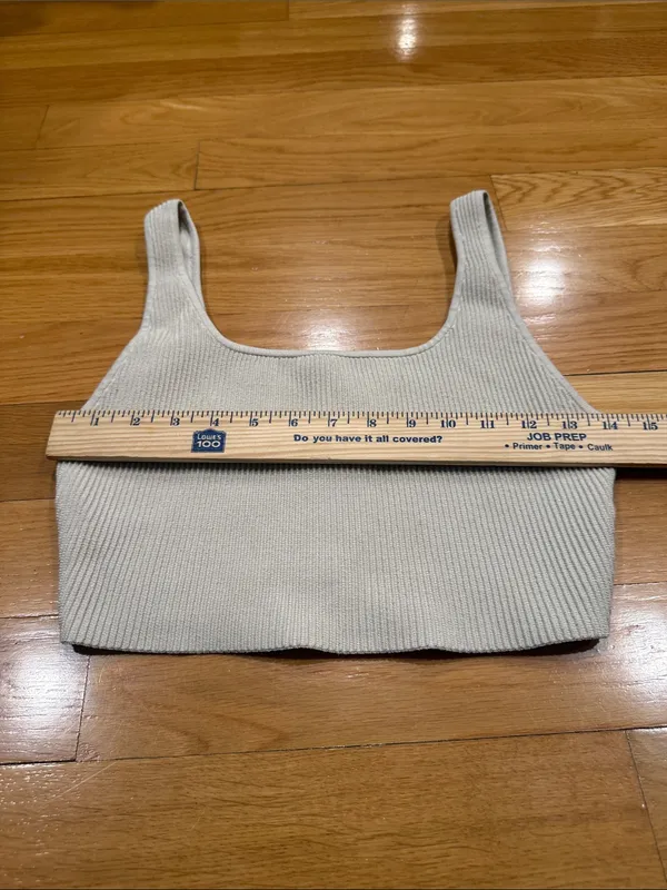 Aritzia Babaton sculpt knit crop top size medium. - Image 2
