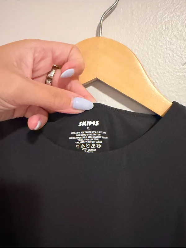 SKIMS Fits Everybody High Neck Bodysuit in Black size XL - Image 3