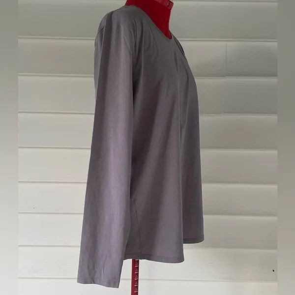 lululemon athletica Gray Long Sleeve Top Sz 12 - Image 4