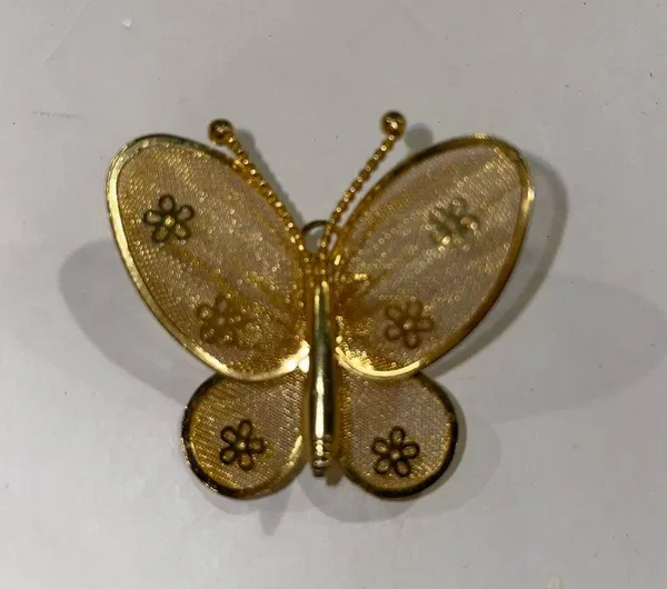 Adorable Little golden butterfly mesh pendant pin vintage - Image 4