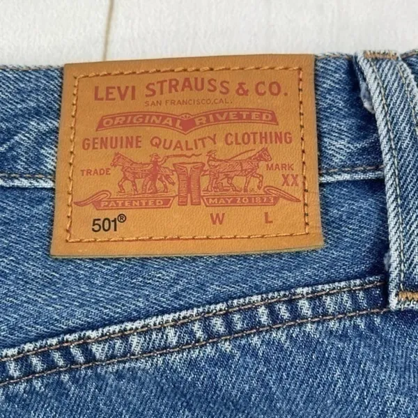 Women’s Levi’s 501 jean shorts size 31 - Image 5
