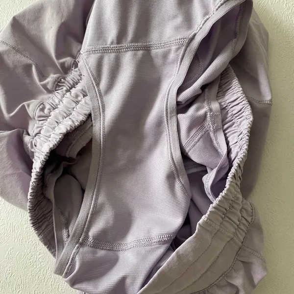 Lululemon Hotty Hot Shorts Size 6 Lavender Purple 2.5” Running Athletic - Image 5