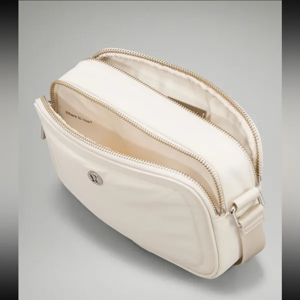 Lululemon NWT Crossbody Camera Bag 2L Canvas / WHITE OPAL - Image 4