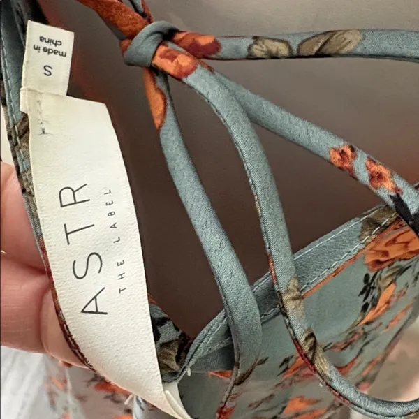 Astr the Label Blue Floral Print Midi Dress Small - Image 10