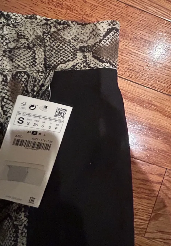 Zara BASIC NWT TRENDY NWT BLACK/front snake print pleated midi skirt S - Image 5