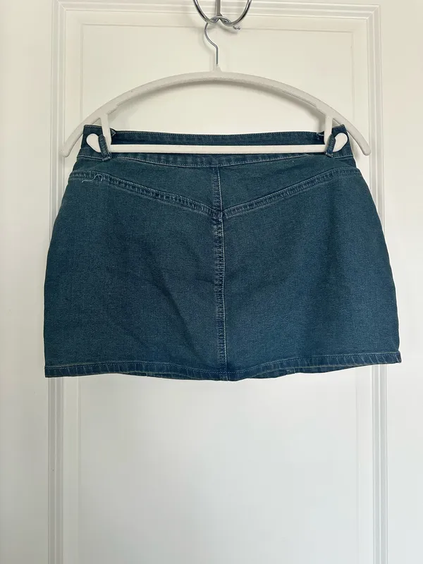 Pretty Little Thing Mini Skirt - Image 2