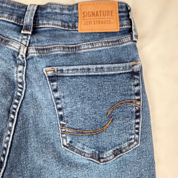 Signature by Levi Strauss Womens Boyfriend Jeans Medium Wash Blue Size 2 W26 - Image 3