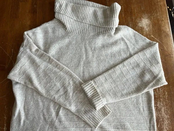 Old Navy Sweater - Image 3