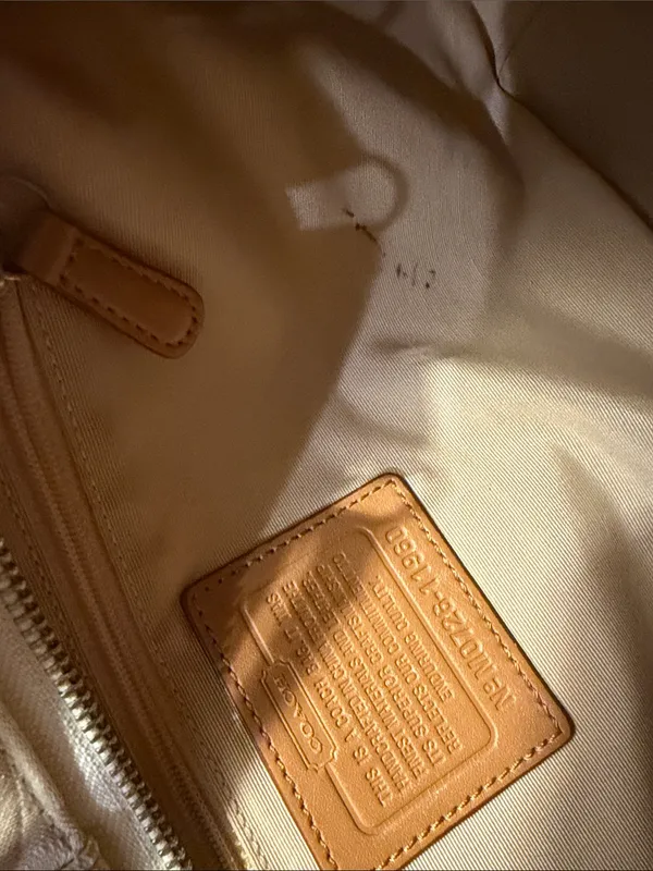 Vintage Carly Coach Signature Cream Canvas and Brown Leather Shoulder Bag - Image 11