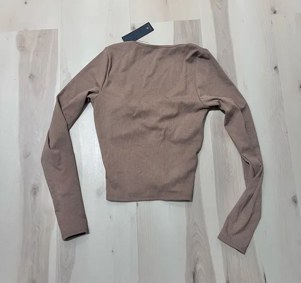 Lulus NWT Women Small Brown Ribbed Long Sleeve Twist-Front Top - Image 2