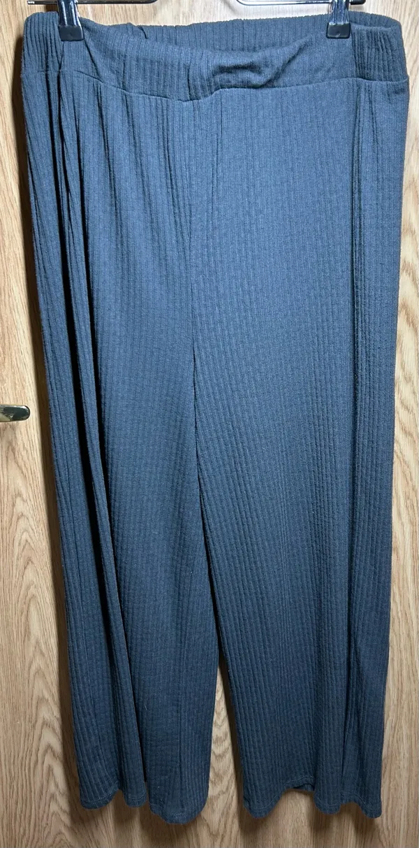 Dressed In LaLa Size XL Grey Waffle Knit Wide Leg Pants Outfit - Image 3
